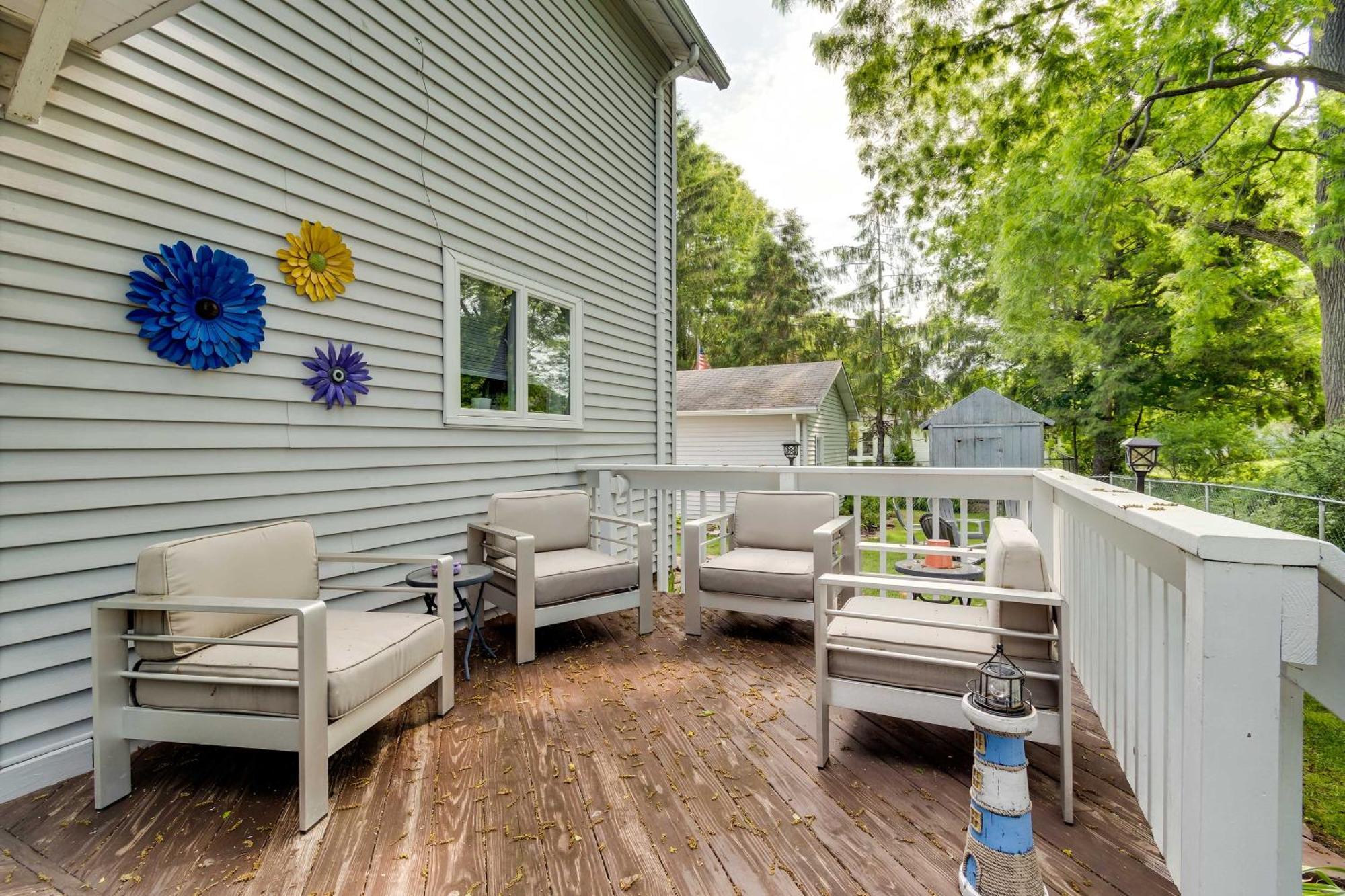Sodus Point Home - Walkable To Beach! Exterior photo