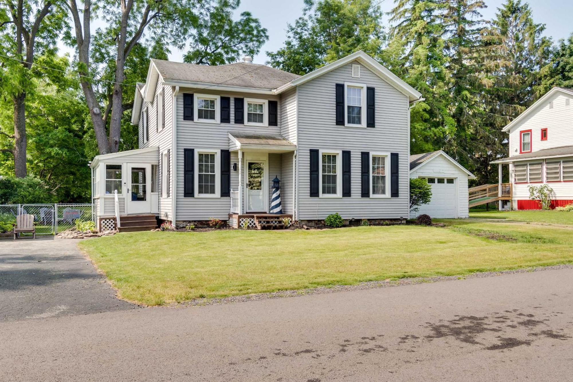 Sodus Point Home - Walkable To Beach! Exterior photo